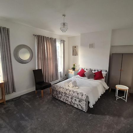 3-Bed House In London Self-Contained In Ladywell Villa Екстериор снимка