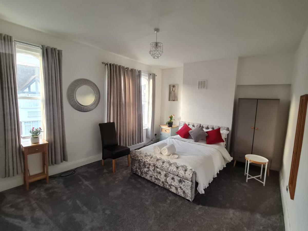 3-Bed House In London Self-Contained In Ladywell Villa Екстериор снимка