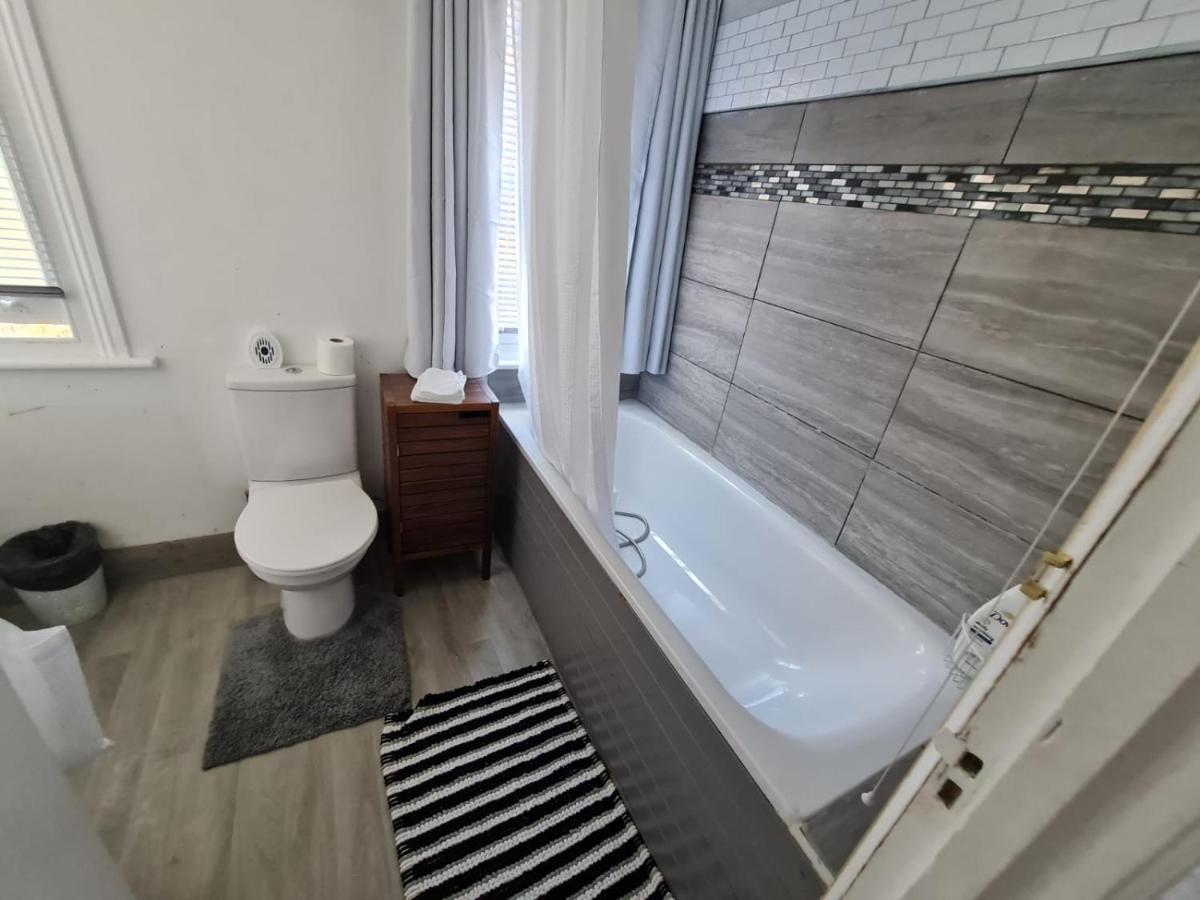 3-Bed House In London Self-Contained In Ladywell Villa Екстериор снимка