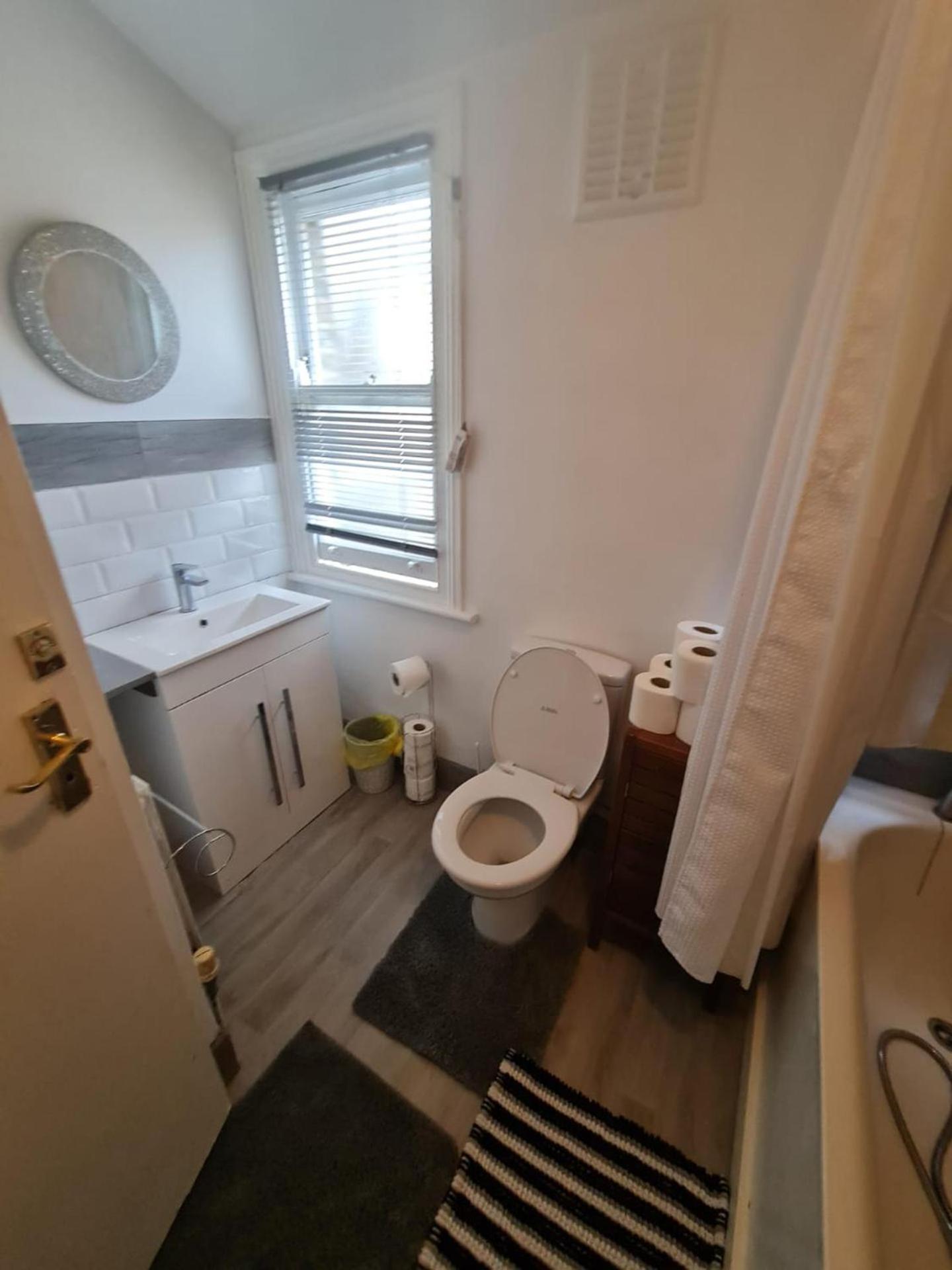 3-Bed House In London Self-Contained In Ladywell Villa Екстериор снимка