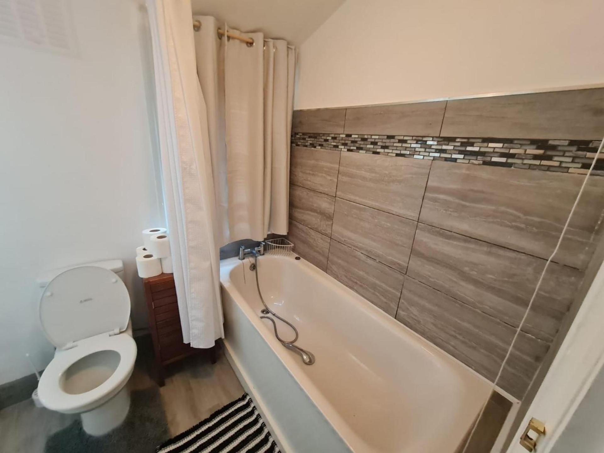 3-Bed House In London Self-Contained In Ladywell Villa Екстериор снимка